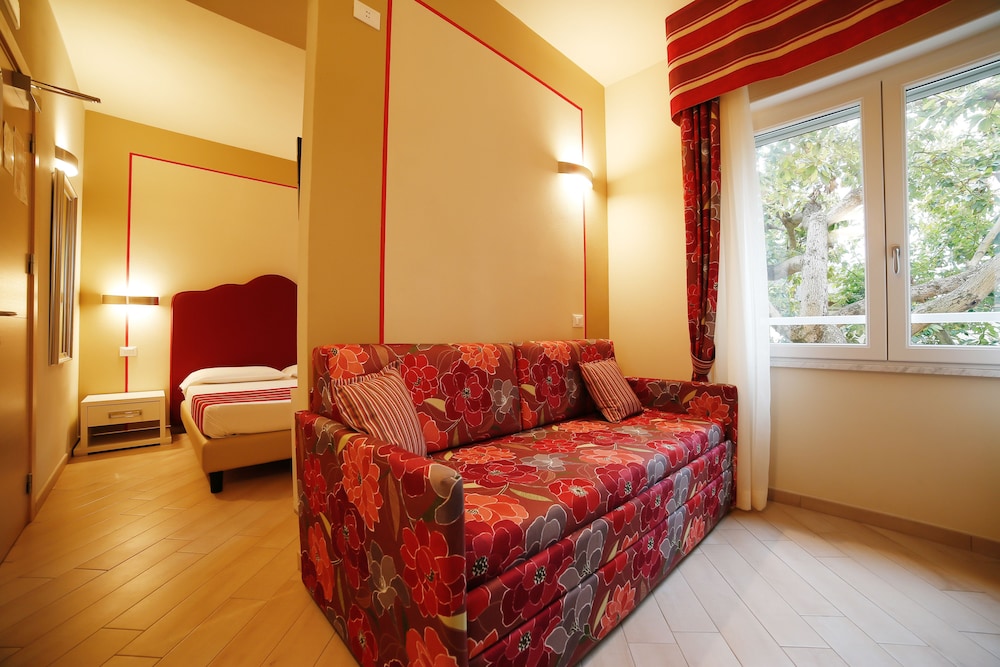 Hotel Souvenir 25/50