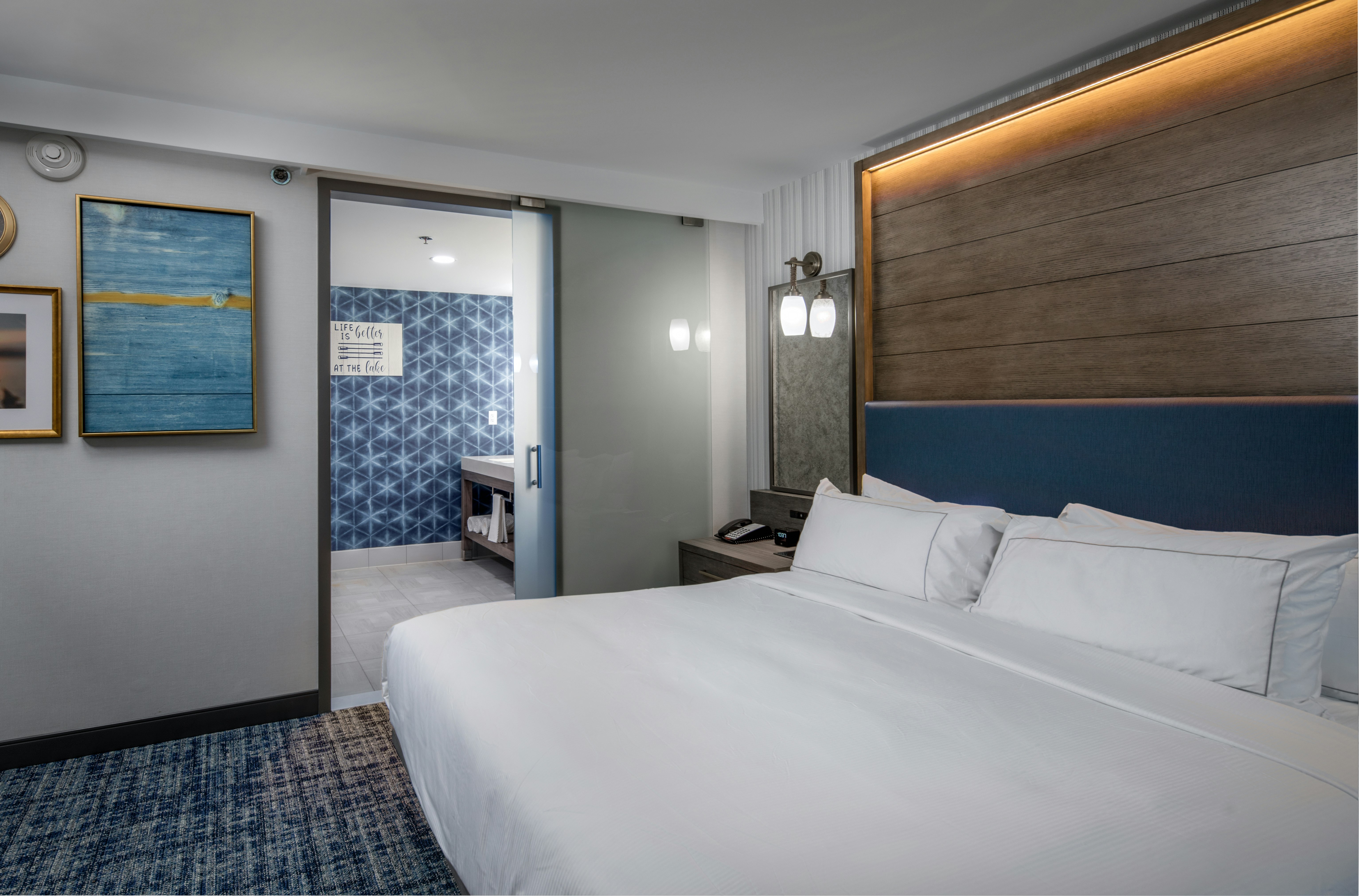 STUDIO, SUITE, KING BED, BALCONY