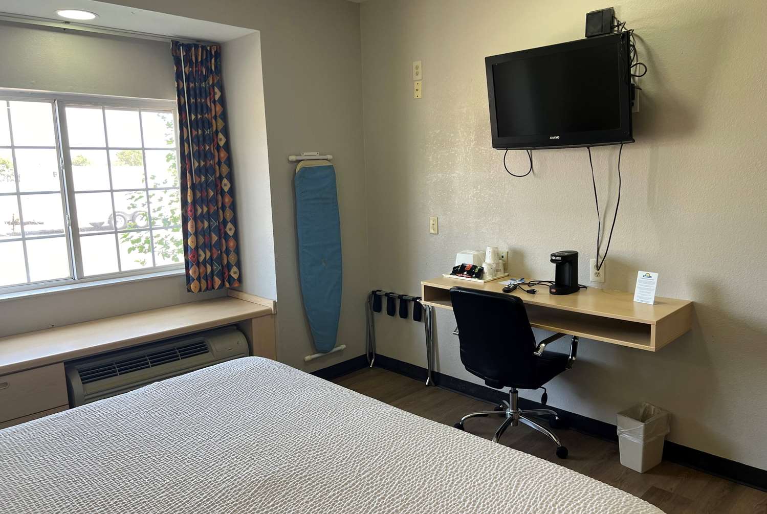 Days Inn & Suites By Wyndham Hutchinson 37/42