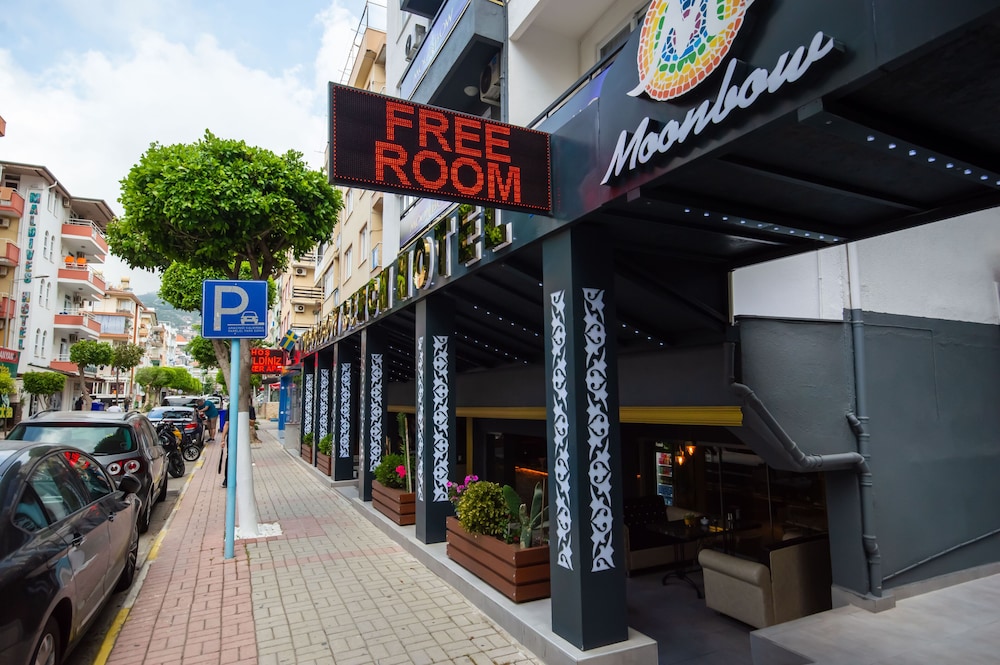 Moonbow Beach Hotel 40/50