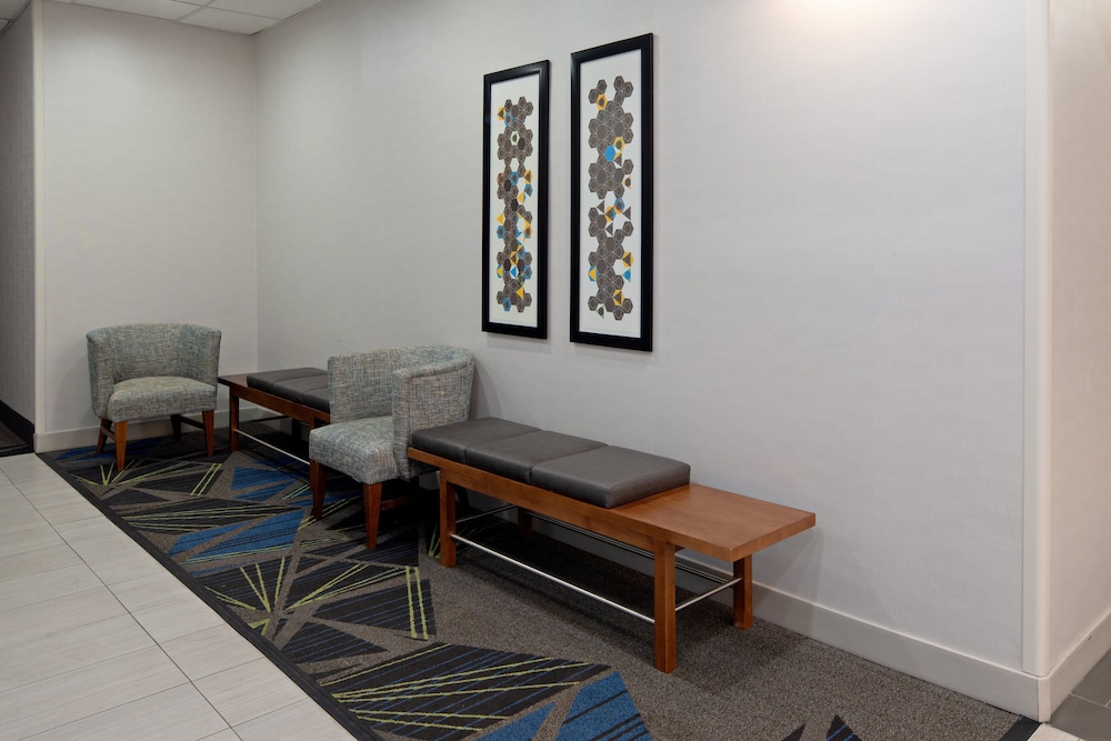 Holiday Inn Express Hotel And Suites Fresno South 35/55
