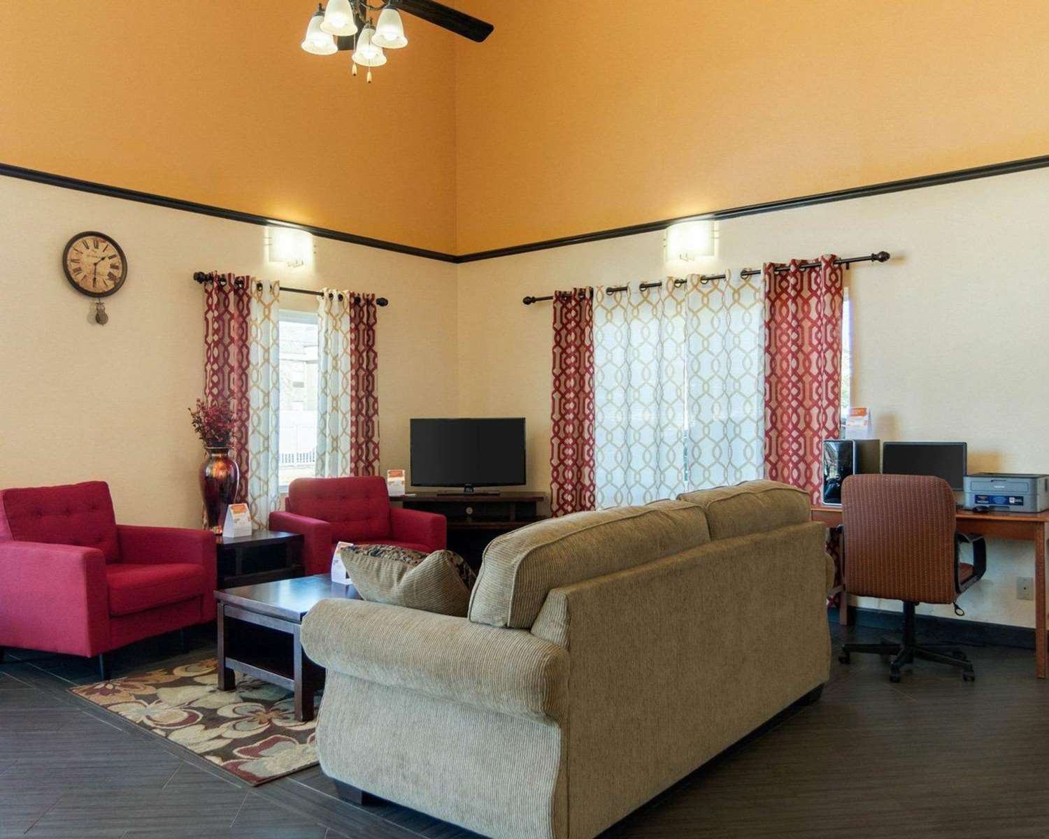HomeStay Inn & Suites Russellville 15/33