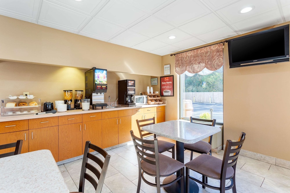Econo Lodge Lookout Mountain 44/63