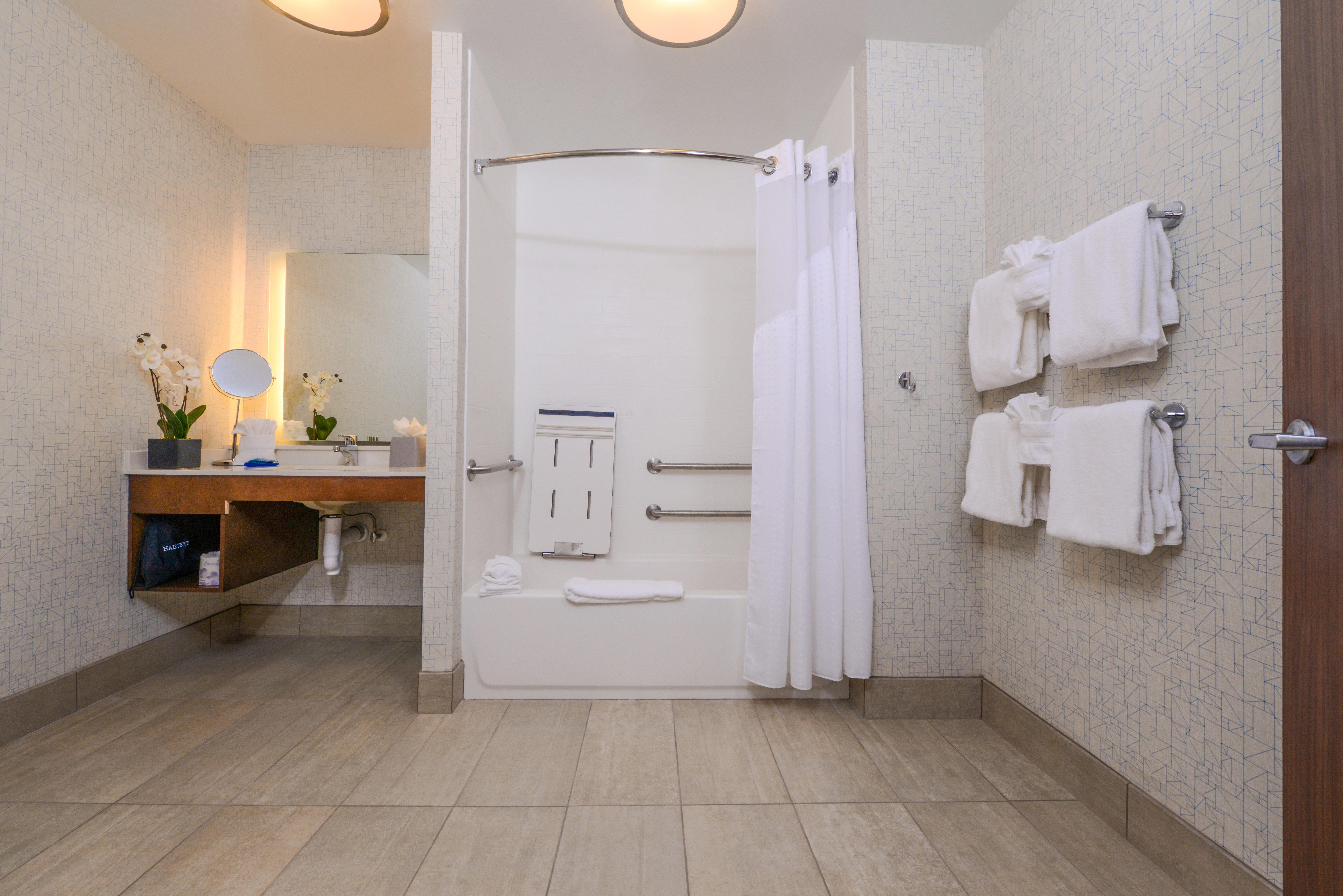 Holiday Inn Express Suites St Petersburg Seminole Area 74/74