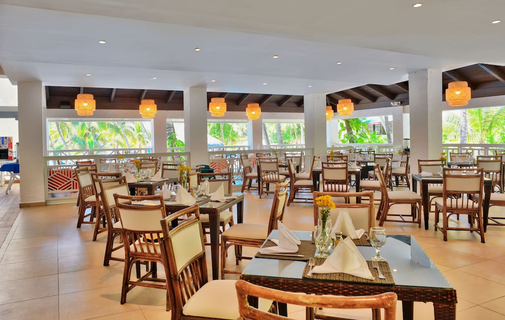 Coral Costa Caribe Beach Resort - All Inclusive 84/101