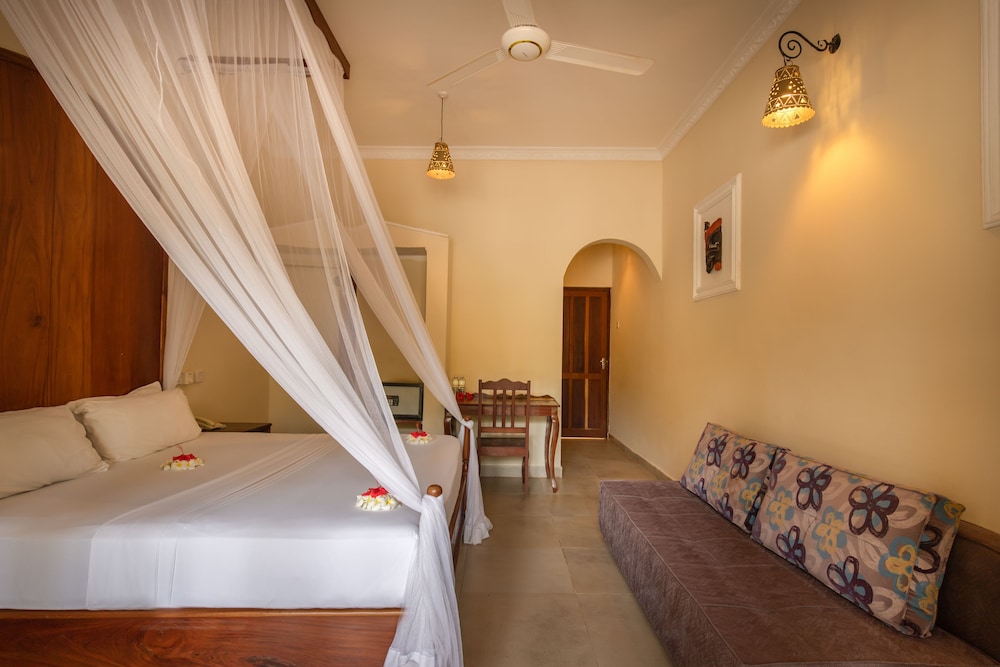 COURTYARD, STANDARD, DOUBLE BED