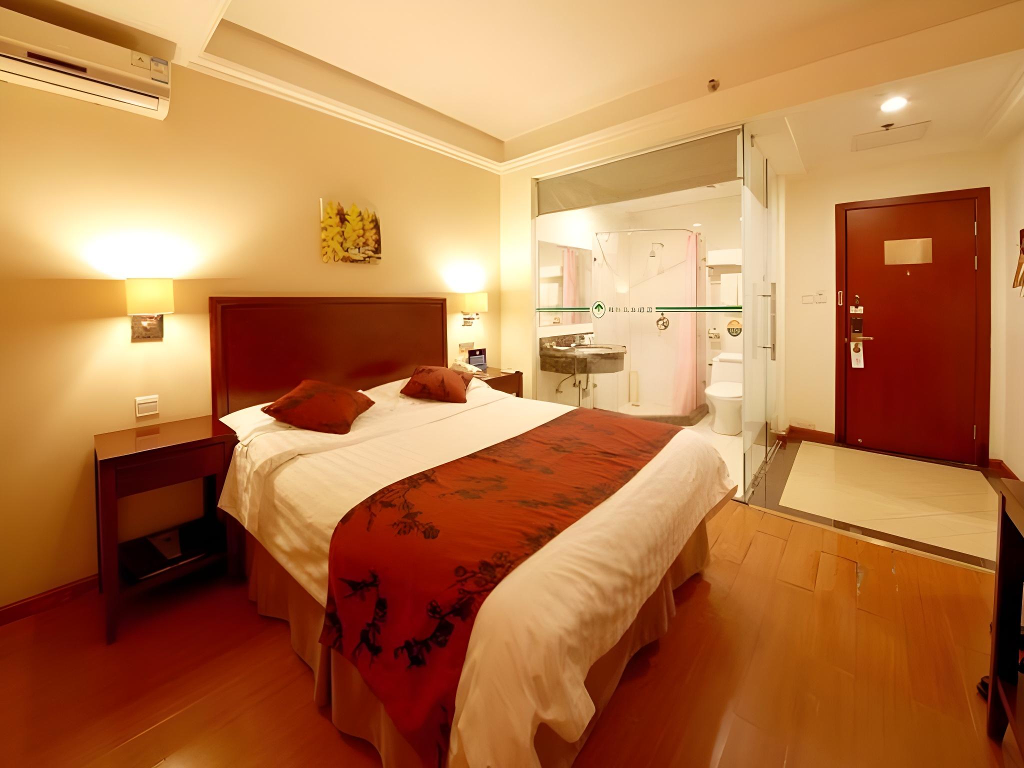 SUPERIOR, QUEEN BED