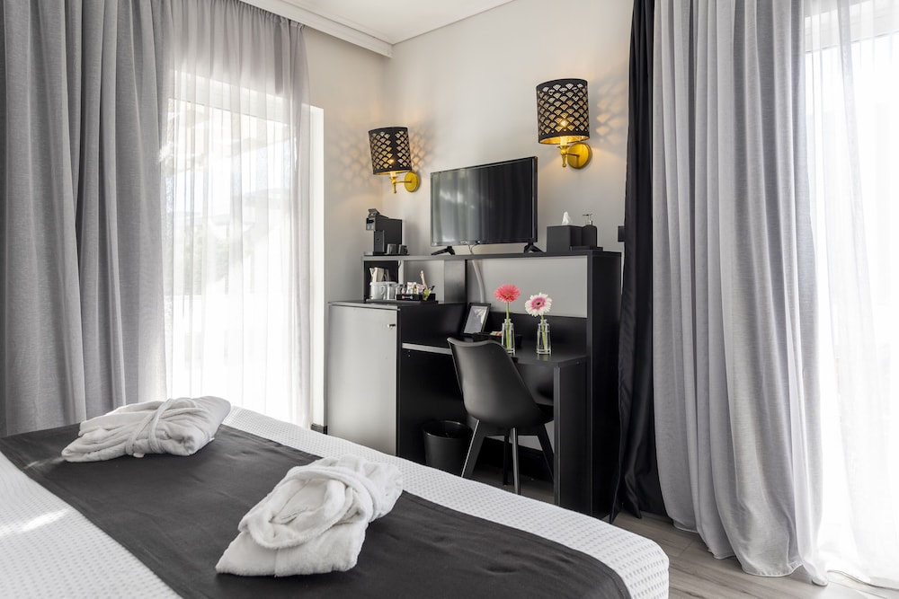 Athenian Riviera Hotel & Suites 44/72