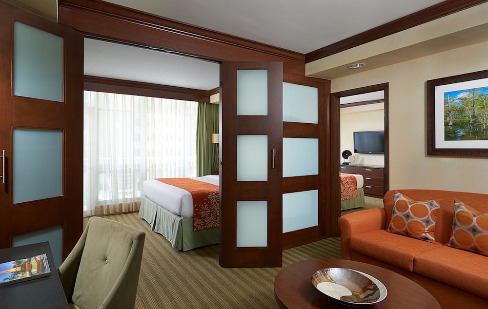 The Sunny Miami Sunny Isles Beach, Curio Collection by Hilton 19/34