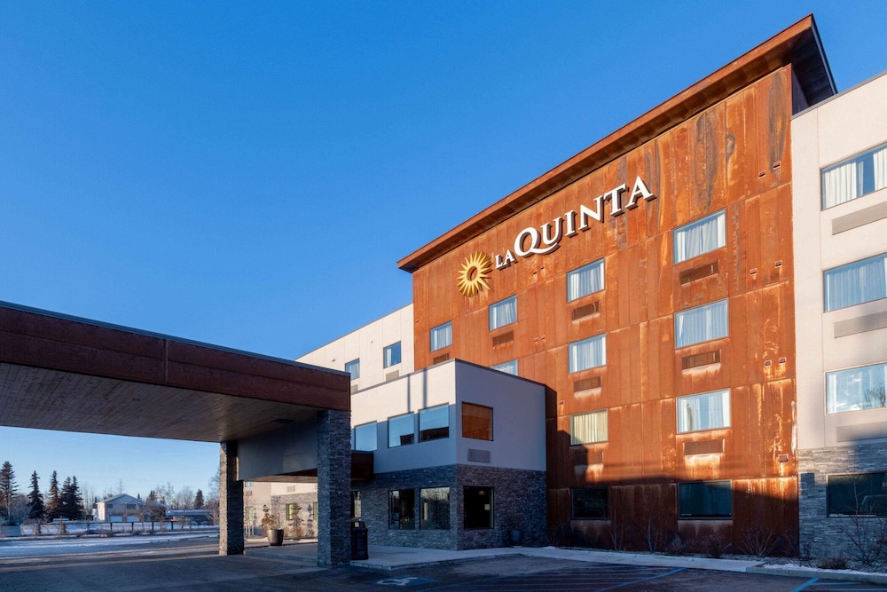 La Quinta Inn and Suites by Wyndham Anchorage Airport 1/23