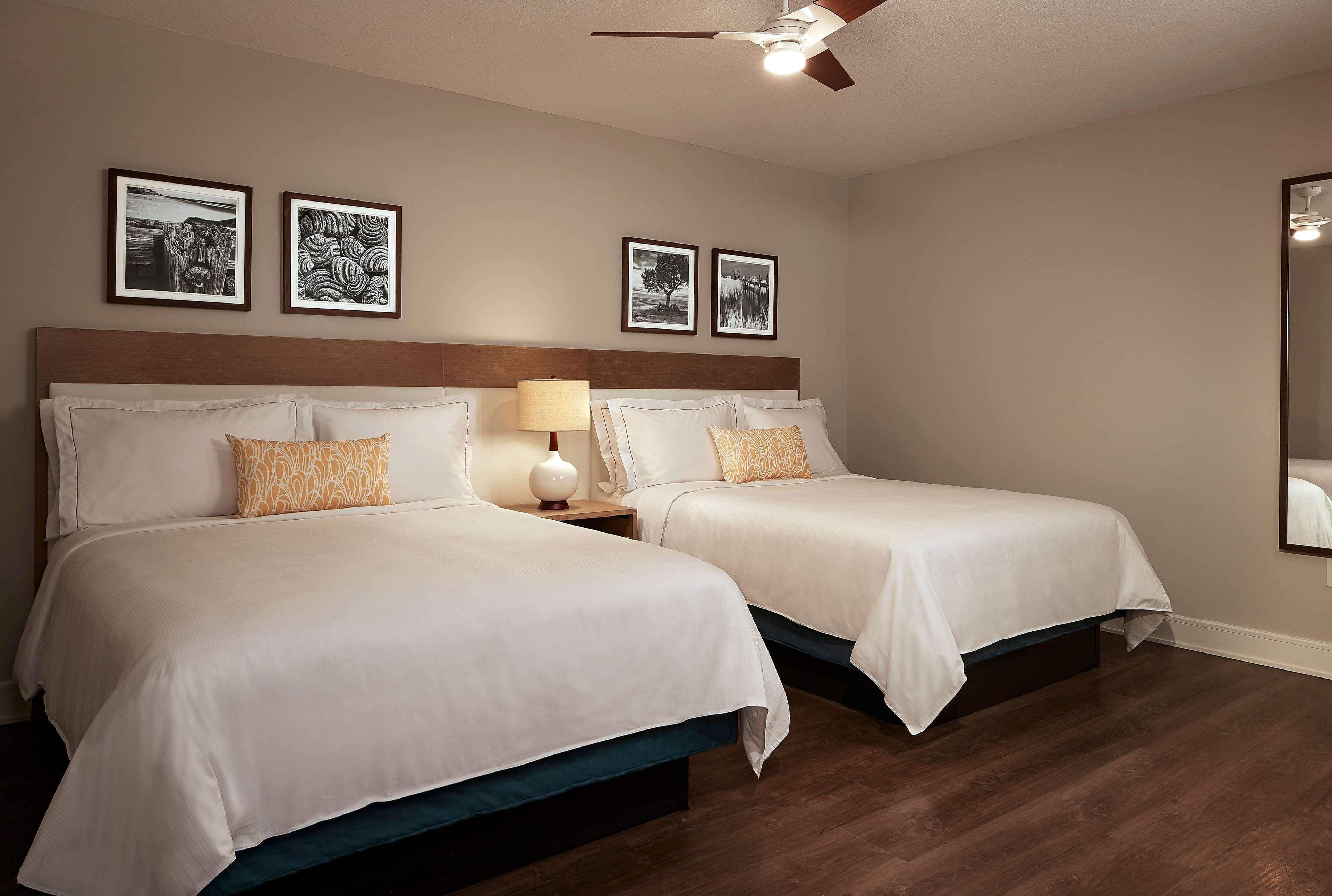 2 BEDROOMS, SUITE, 1 KING AND 2 QUEEN BEDS
