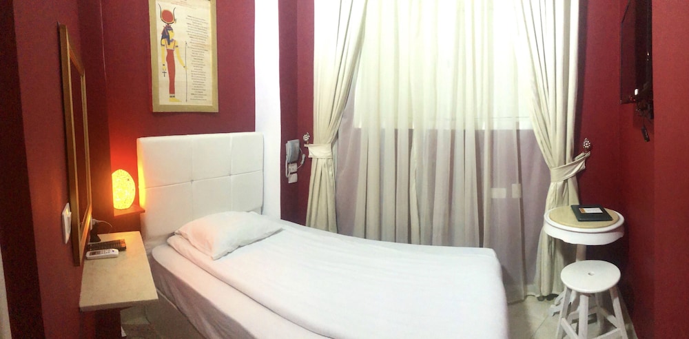 Room at Tahrir Plaza Suites, CAIRO