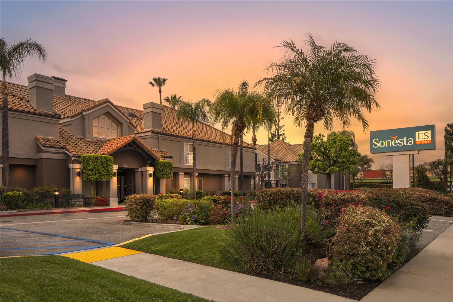 Sonesta ES Suites Chatsworth 51/53