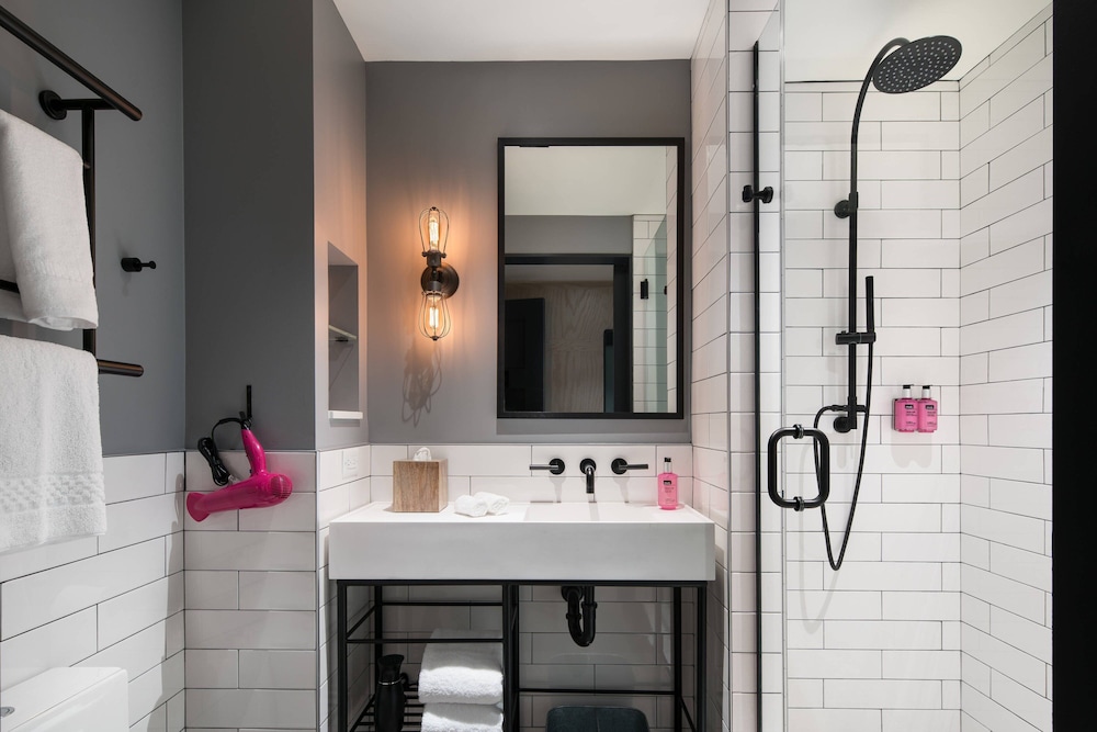 Moxy San Diego Downtown/Gaslamp Quarter 8/26