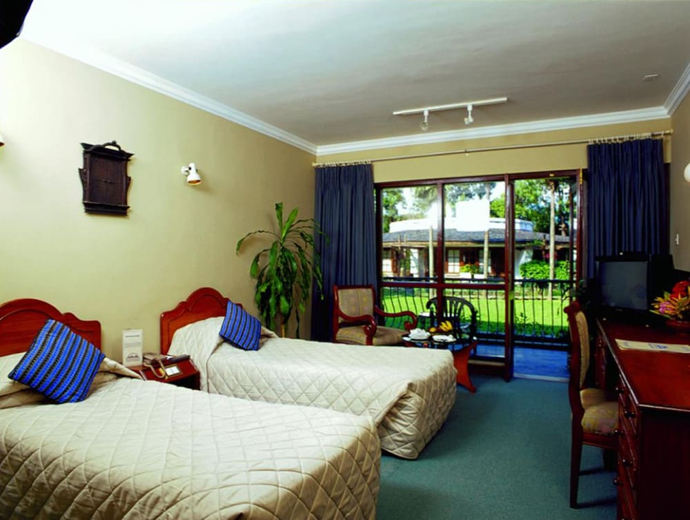 FISH TAIL LODGE 6/50