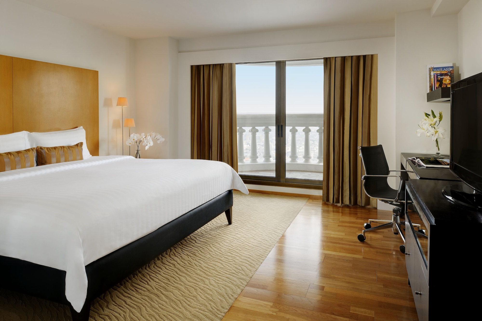 Tower, Club, Suite, City View, Living Area