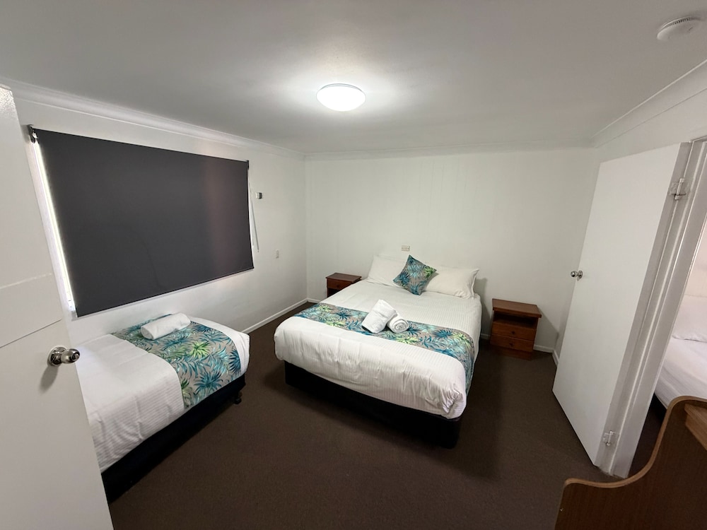RIVIERA MOTEL BUNDABERG 16/44