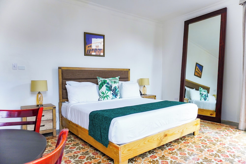 ROOM, KING BED, BALCONY