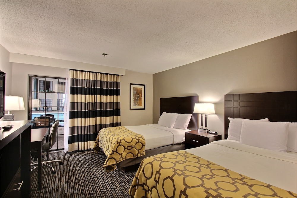 Room, 2 Double Beds, Pool View