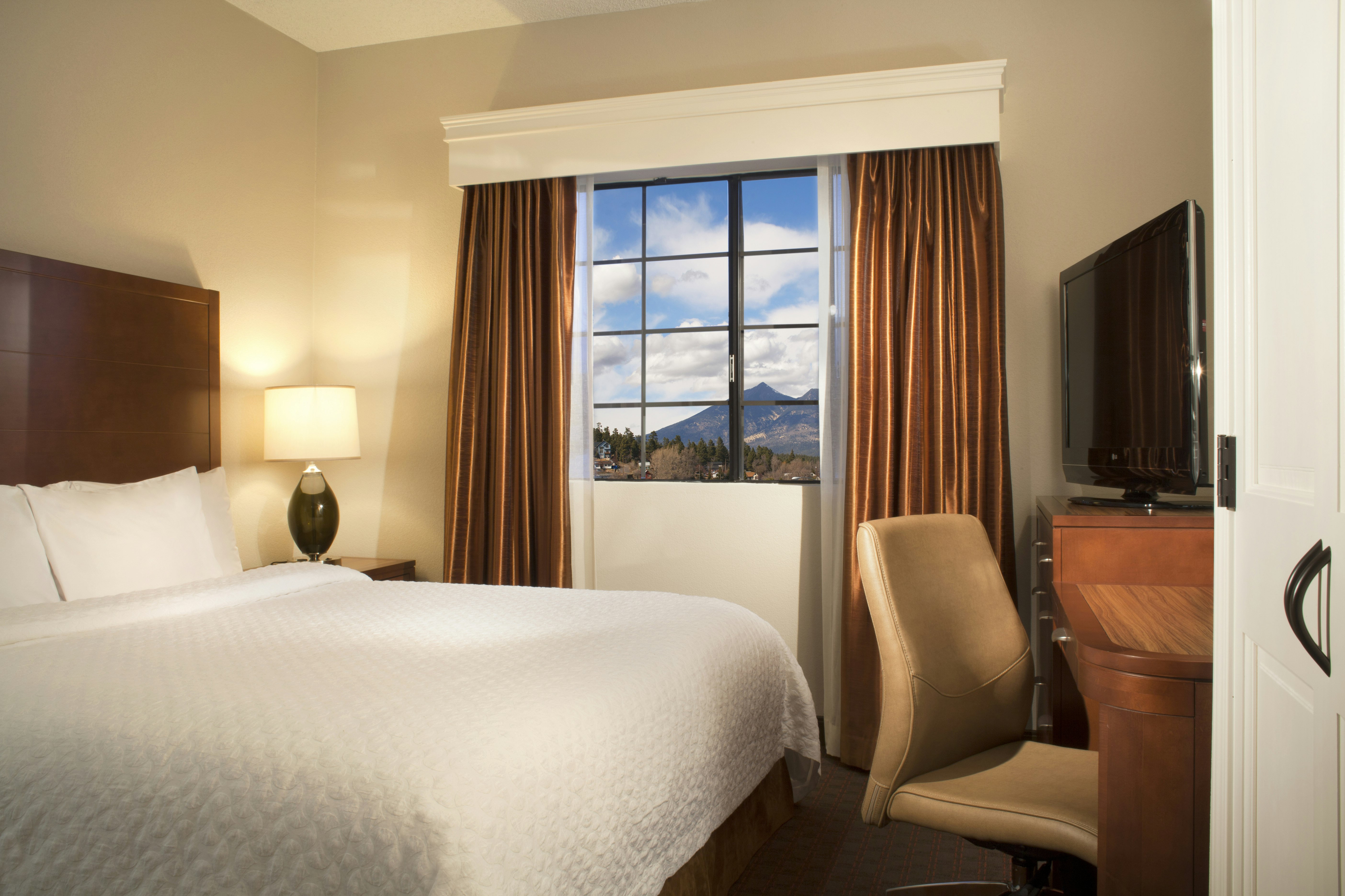 1 BEDROOM, SUITE, KING BED