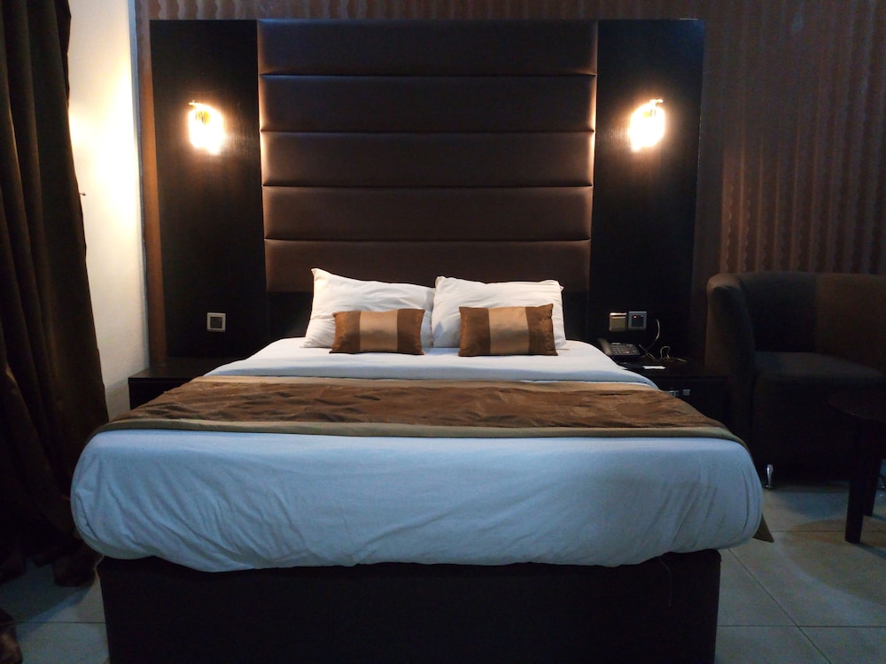 Bana Hotel & Suites 13/27