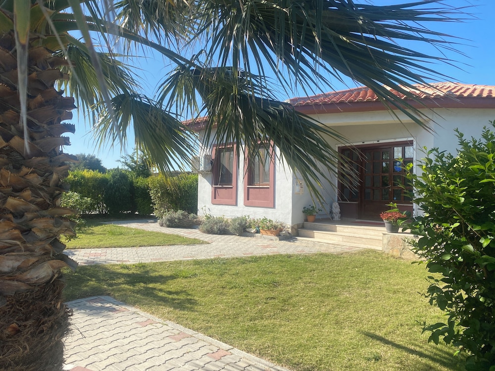Karina Vineyard House 43/47