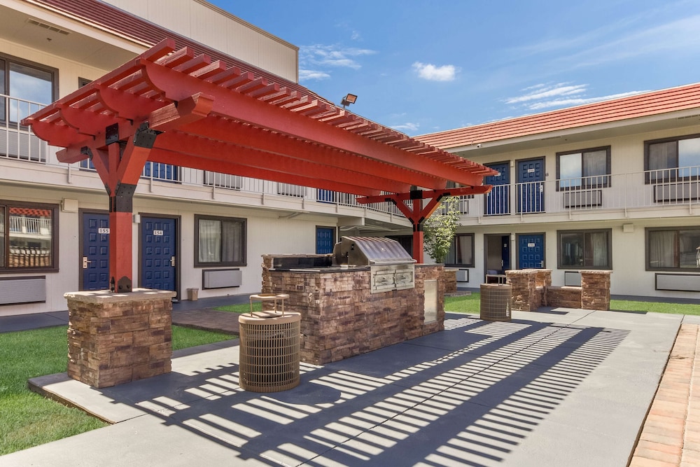Motel6 Fremont, CA - South 37/57