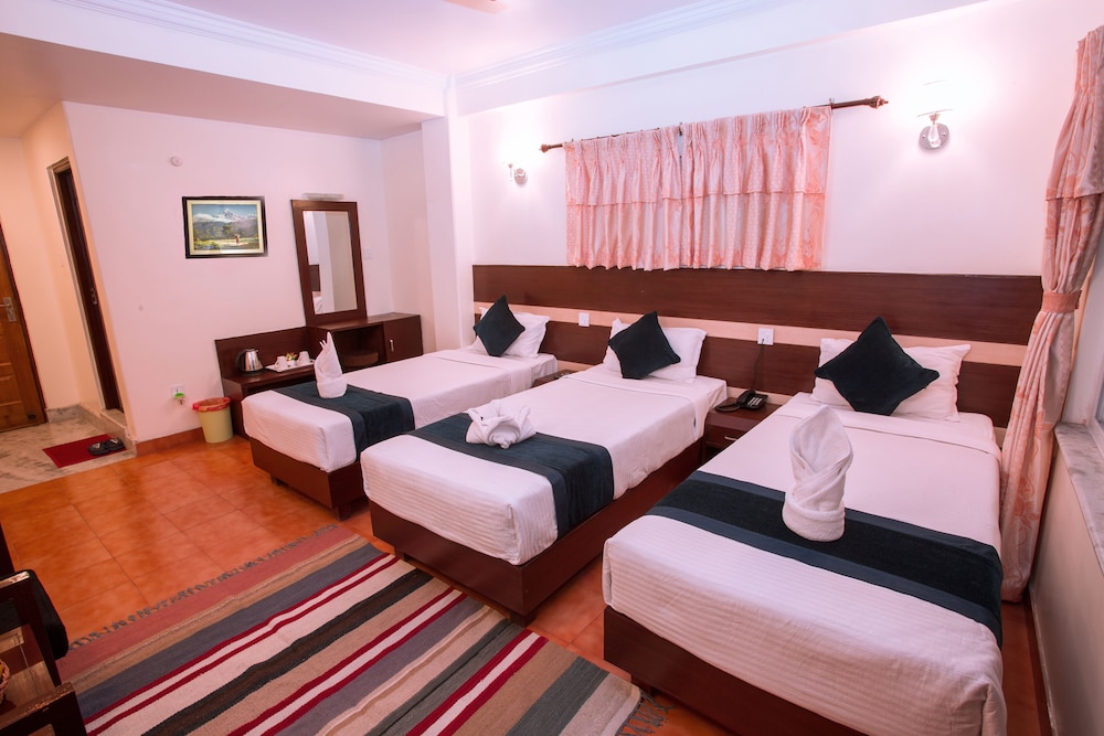 DELUXE, TRIPLE, 3 BEDS