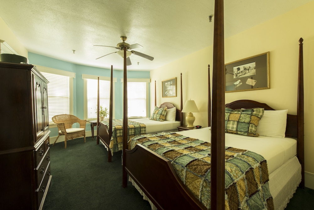 Lakeside Inn 23/67