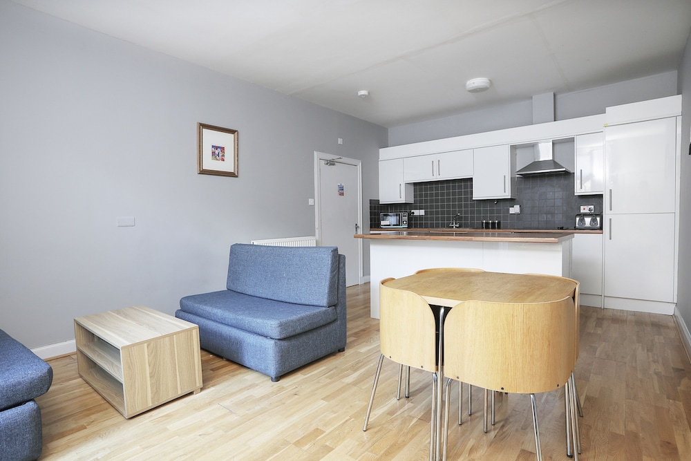 Cairn Hotel - Edinburgh 39/60