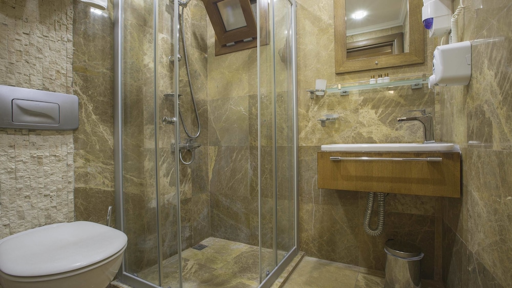 AKKAN LUXURY HOTEL 32/84