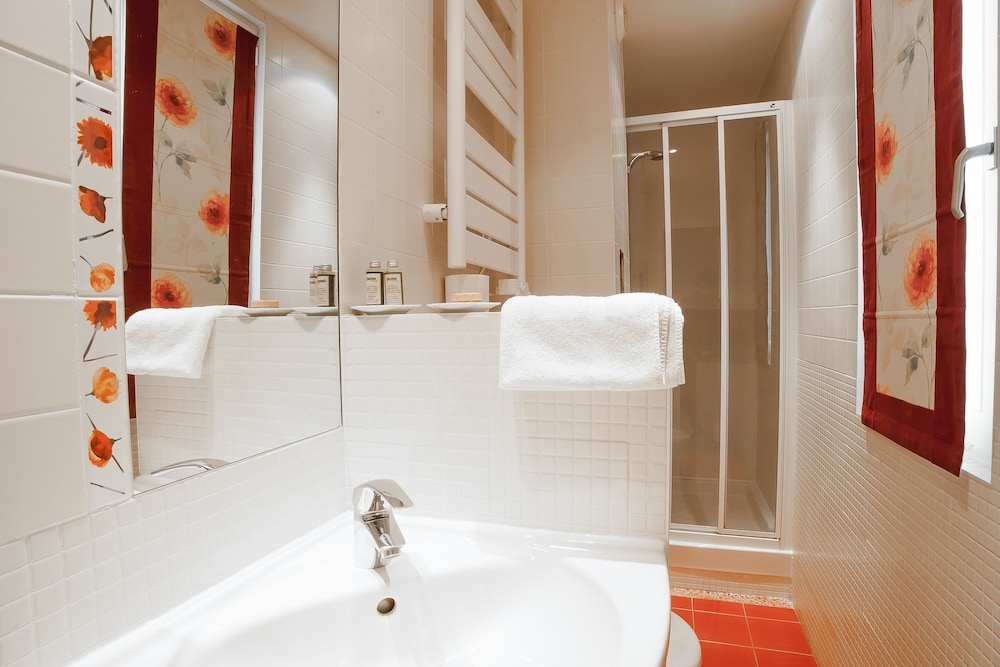 Quintinie Hotel 15th Arrondissement, Sonder by Marriott Bonvoy 48/50