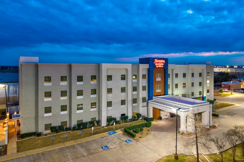 Hampton Inn and Suites Corsicana 2/62