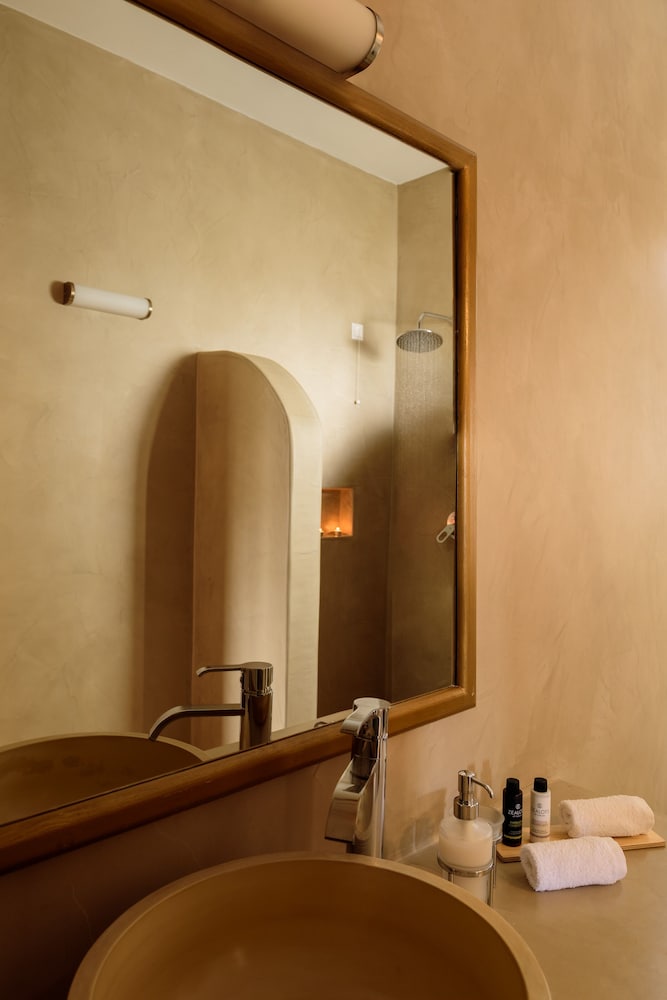 Aliter Suites 72/73