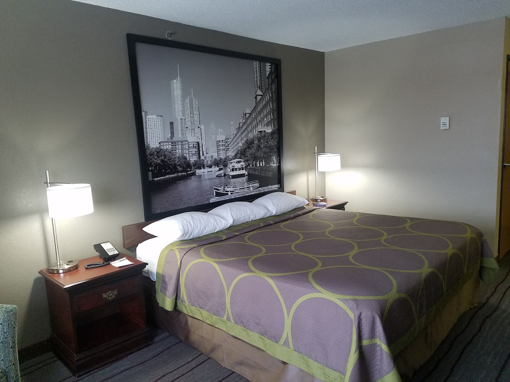 Super 8 by Wyndham Chicago O'Hare Airport 24/63