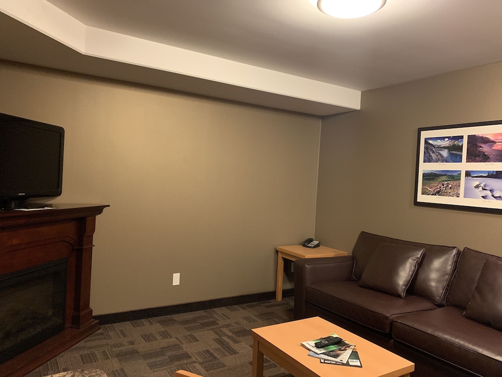 Woodlands Inn Suites 24/34