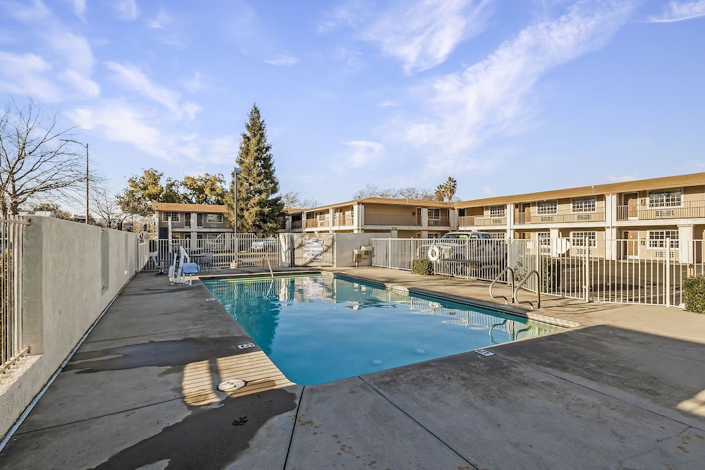 Heritage Inn Express Chico 52/55