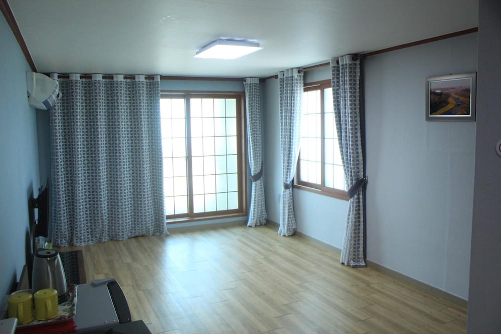 Sea Dragon Pension 13/37