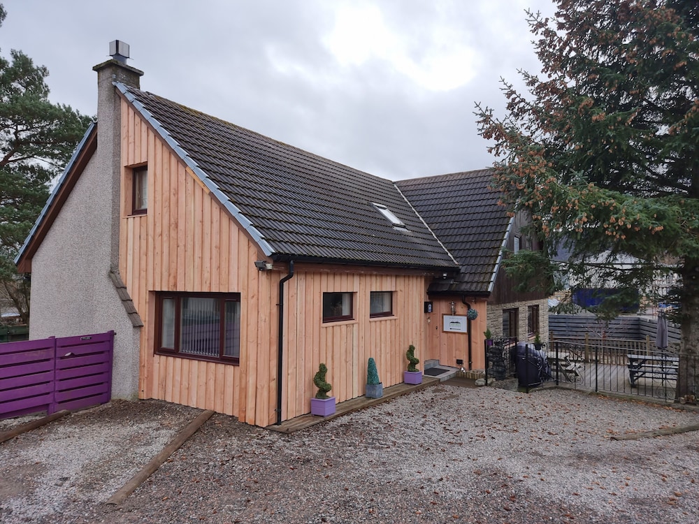 Carn Mhor Bed and Breakfast 4/50