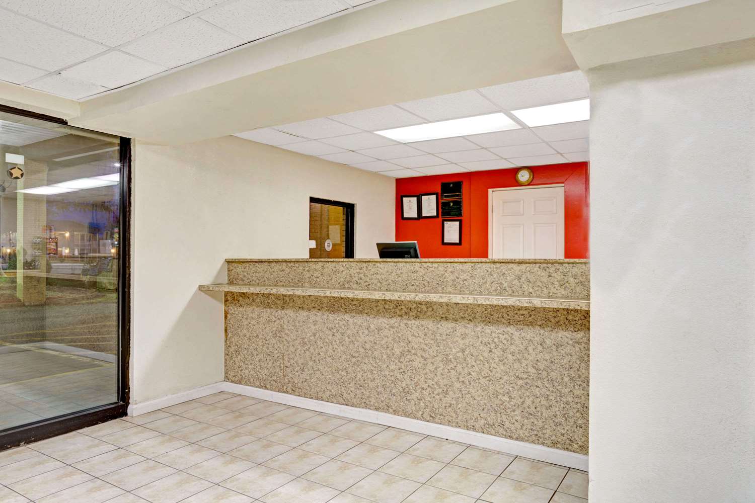 Super 8 By Wyndham Fredericksburg 7/28
