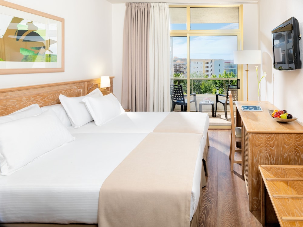 ROOM, DOUBLE BED