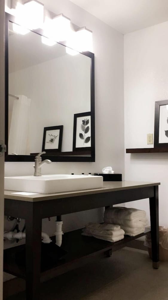Country Inn & Suites By Radisson Indianapolis South IN 31/32