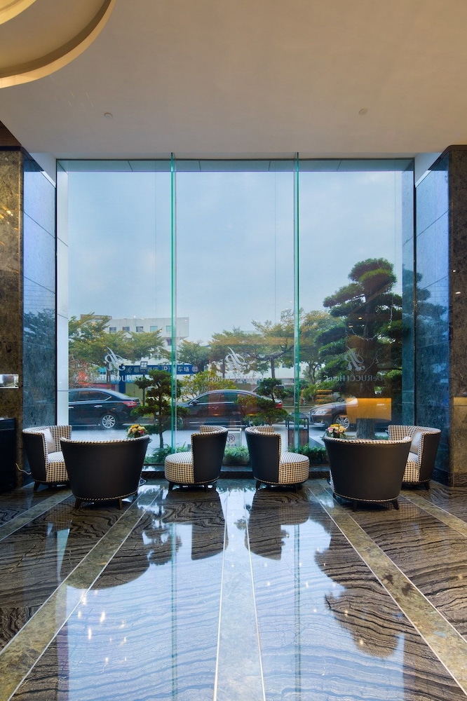 DeRUCCI Hotel 36/65