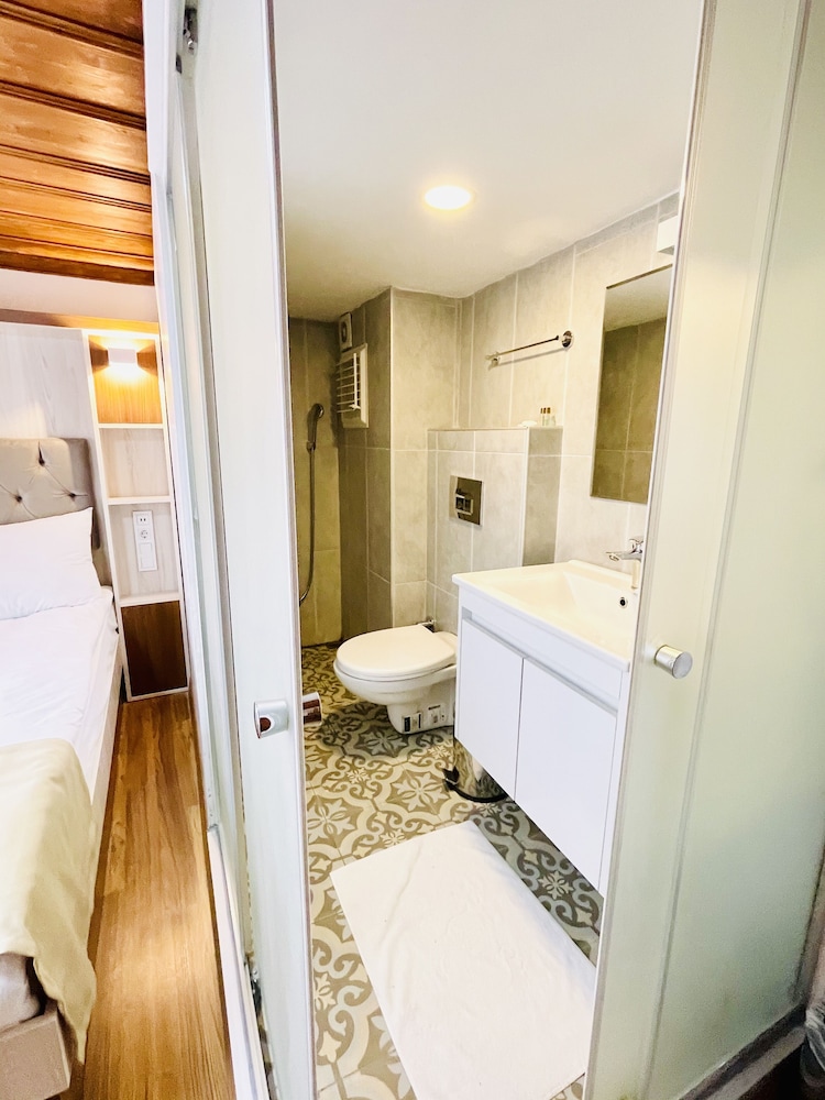 Qonaq Hotel 40/40