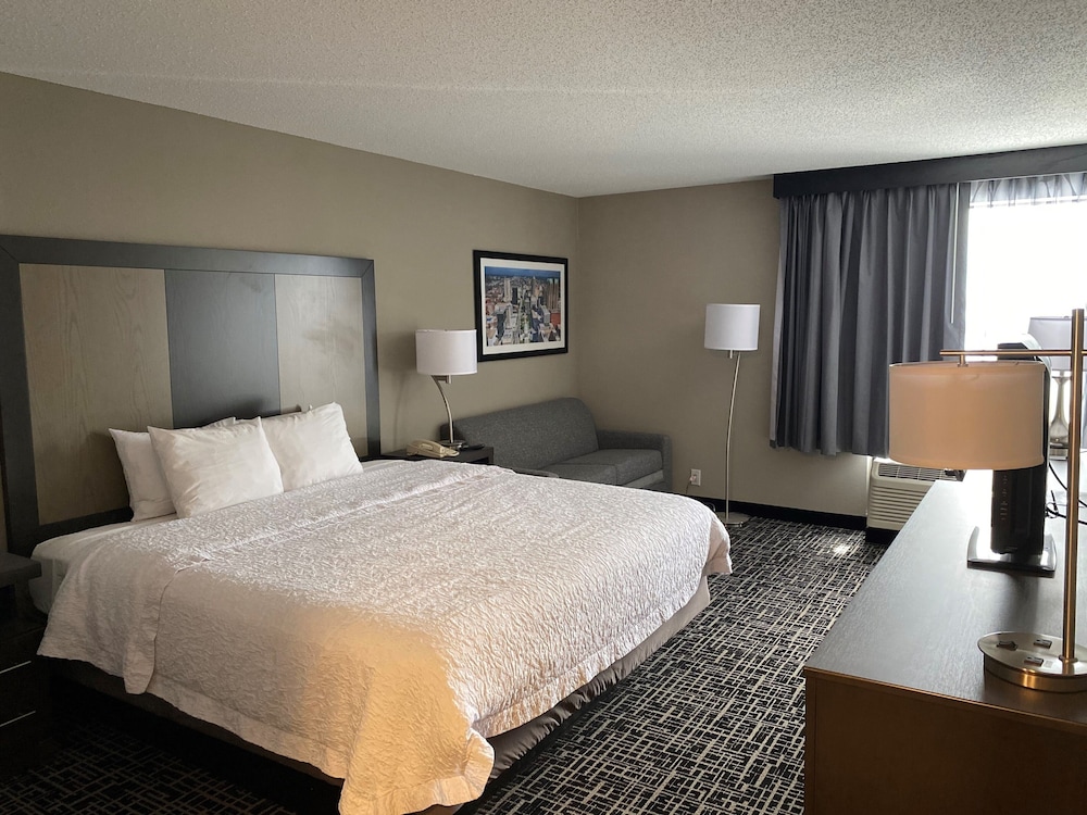 La Quinta Inn & Suites by Wyndham St Louis Route 66 15/47