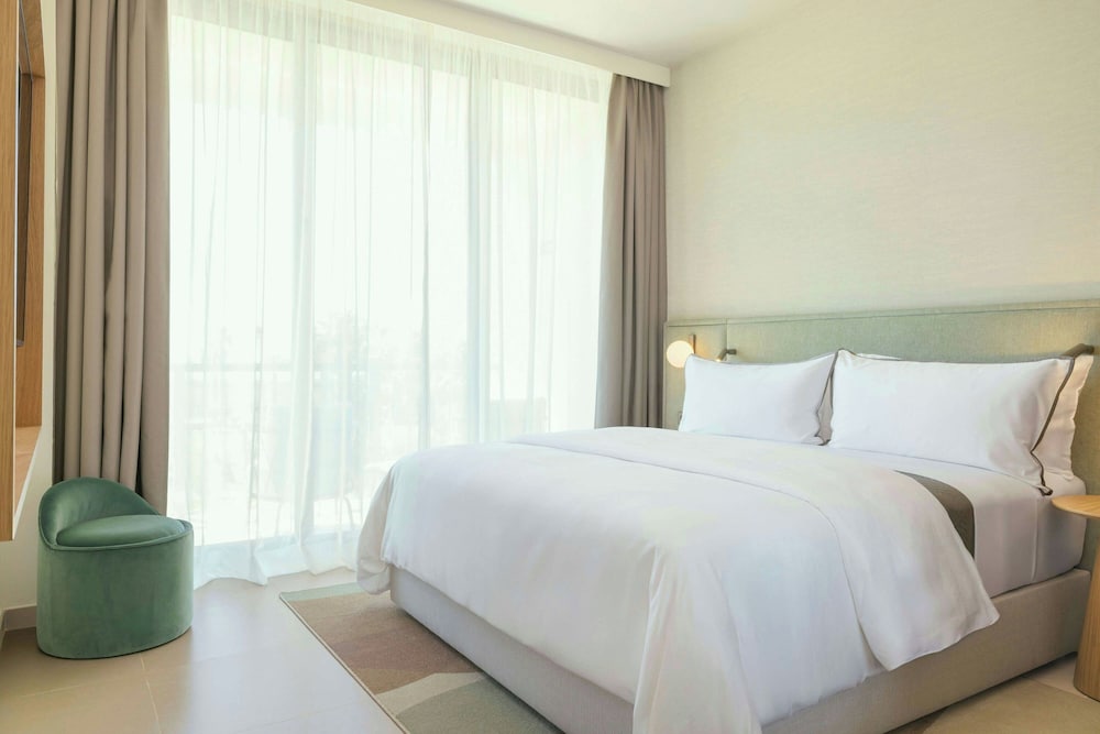 Deluxe, King Bed, Resort View, Balcony