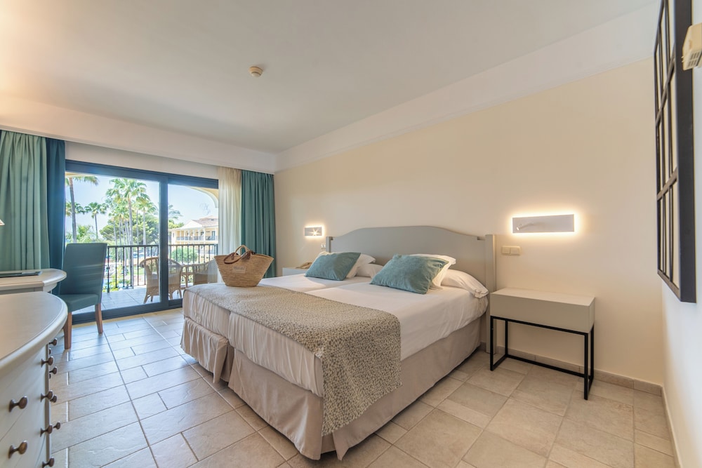 ROOM, DOUBLE BED, POOL VIEW, BALCONY