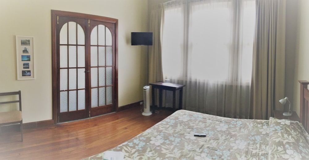 Costa Rica Guesthouse 24/70