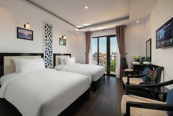 Deluxe, Pool View, Balcony