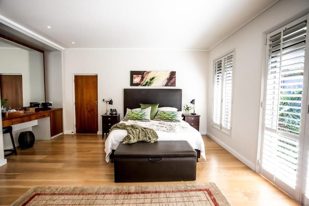 Selkirk House 12/50